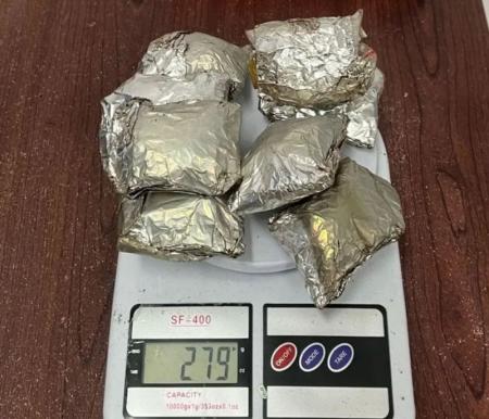 Penyelundupan sabu 297 gram di Bandara SSK II digagalkan (foto/int)
