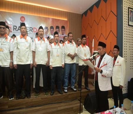 Markarius Anwar resmi lantik pengurus DPC dan Ketua DPRa PKS se-Pekanbaru periode 2025–2030 (foto/Tata)