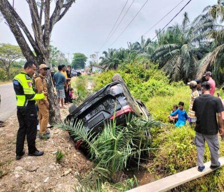 Penabrak mobil dinas Wakil Ketua DPRD Bengkalis menjadi tersangka (foto/ist)