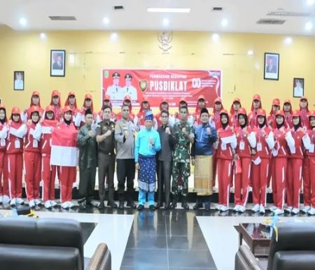 Asisten Perekonomian dan Pembangunan Joni Maryanto, membuka Pusdiklat untuk 30 anggota Paskibraka terpilih. (Foto: Andri Subakti)