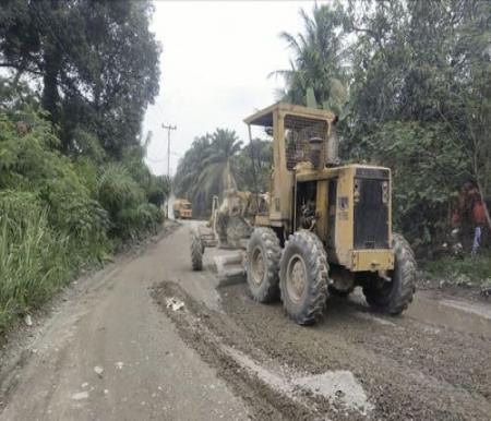 Perbaikan Jalan Mahato-Manggala. (Foto: Media Center Riau.
