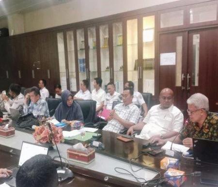 Tim transisi ini merupakan langkah awal pemerintahan baru di bawah kepemimpinan Bupati terpilih, Dr. Afni Z, yang segera dilantik dalam waktu dekat. 