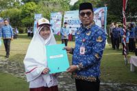 Pemberian penghargaan kepada tenaga pendidik dan siswa berprestasi di Kuansing.(foto: ultra/halloriau.com)