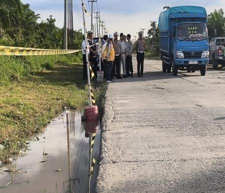 Ditlantas Polda Riau cek titik rawan banjir di Jalintim Pelalawan jelang Nataru 2026 (foto/ist)