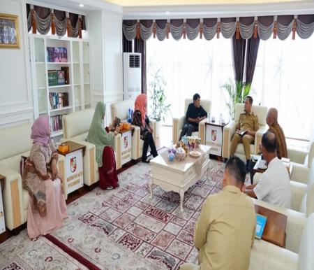 Ketua FPKB, Masril bersama pengurus dan panitia bertemu dengan Walikota Agung Nugroho yang mendukung event Pasar Rakyat (foto/ist)