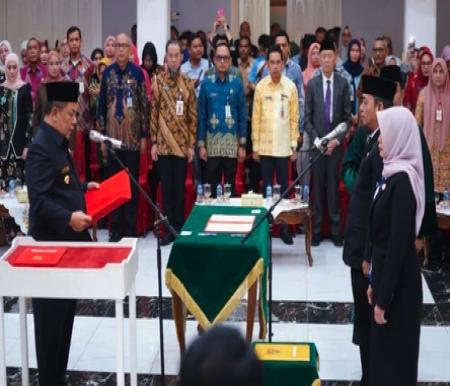 Plt Gubernur Riau, SF Hariyanto, melantik dua pejabat eselon II di lingkungan Pemerintah Provinsi Riau, Kamis (5/2/2026).