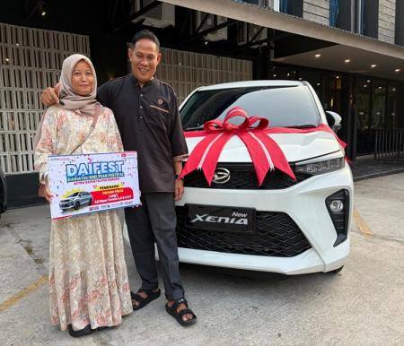 Arif Abadi dan istrinya Aisyah beruntung membawa pulang 1 unit All New Xenia bertransmisi matik hari ini, Sabtu (7/3/2026).