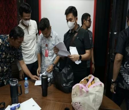 Kejari geledah ruang Sekretariat DPRD Pekanbaru (foto/haluanriau)