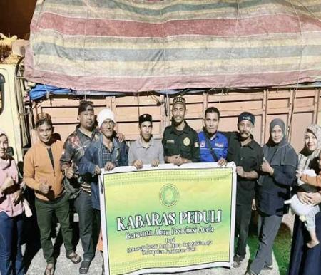 Kabaras Pelalawan kirim bantuan untuk korban bencana di Aceh dan Sumut.(foto: andi/halloriau.com)