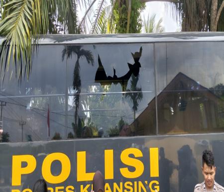 Mobil polisi dirusak saat razia PETI di Cerenti, Kuansing (foto/Ultra)