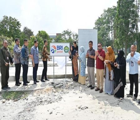 Program BRI Peduli hadir di Unri, bangun area parkir kampus yang nyaman untuk mahasiswa (foto/ist)