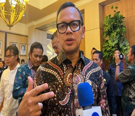 Wamendagri, Bima Arya usai rakor dengan Gubernur Riau, Abdul Wahid.(foto: sri/halloriau.com)