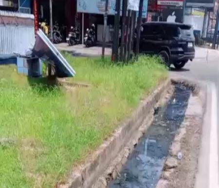 Drainase Jalan Durian Pekanbaru akan dikeruk untuk penanganan banjir.(foto: tata/halloriau.com)