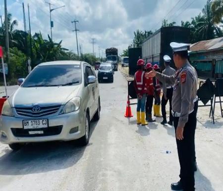 Jalintim Pelalawan dipadati kendaraan pemudik.(foto: tribunpekanbaru.com)