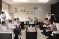 Kapolres Pelalawan Ahmad Nur Ari sambangi Bupati Zukri.(foto: andi/halloriau.com)