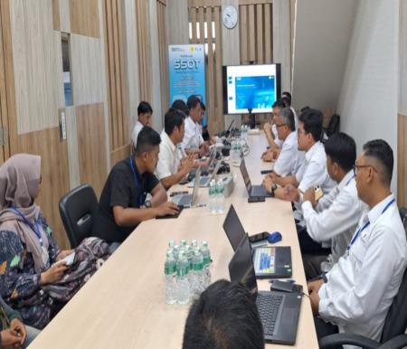 Manajemen PT PLN (Persero) UIP Sumbagteng bersama PT Imbang Tata Alam menggelar rapat teknis  rencana kegiatan tumpang susun jalur pembangunan SUTT (foto/ist)